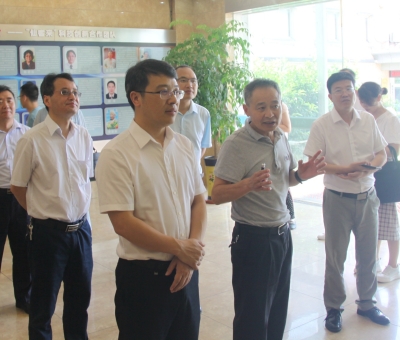 省委統(tǒng)戰(zhàn)部副部長、省社會(huì)主義學(xué)院黨組書記易軍一行蒞臨仙客來公司考察調(diào)研