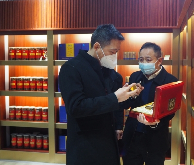 市委常委、市紀(jì)委書(shū)記熊明一行到仙客來(lái)公司走訪慰問(wèn)并調(diào)研食品安全工作