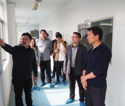 省工信廳產(chǎn)業(yè)政策處副處長(zhǎng)苗瑞方一行蒞臨仙客來(lái)公司考察調(diào)研