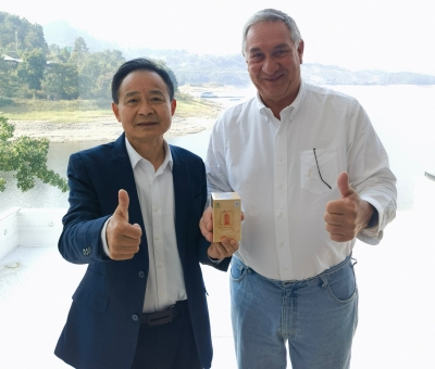 品牌獲全球贊譽(yù)-國(guó)際蘑菇學(xué)會(huì)主席題詞：好靈芝 仙客來(lái)